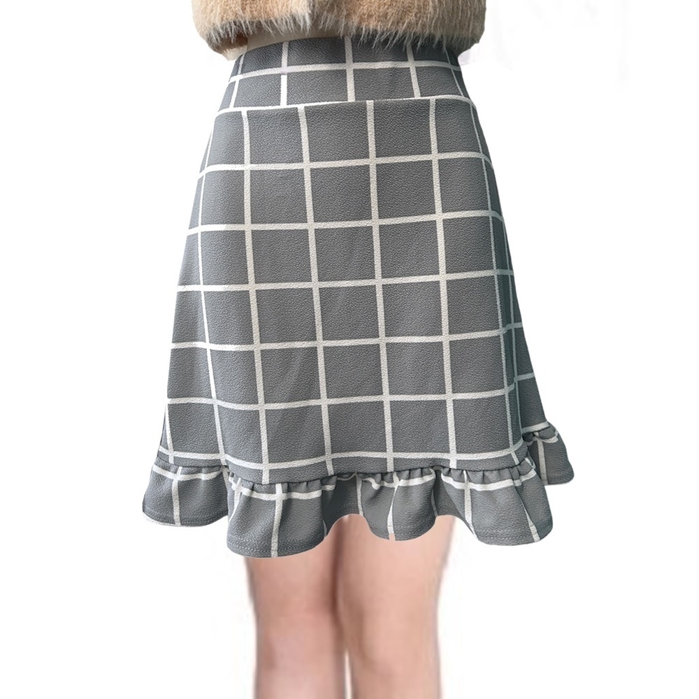 Boohoo Skirt Plaid Large Check Ruffle Hemline Versatile Made United Kingdom
